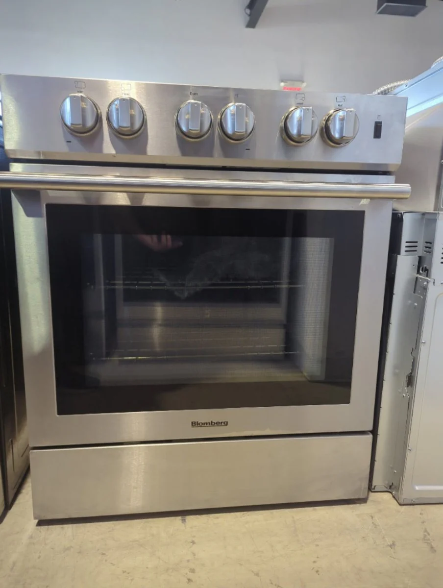 BIR34452CSS - RANGES - Blomberg - Electric - Stainless Steel - Open Box - Image 2
