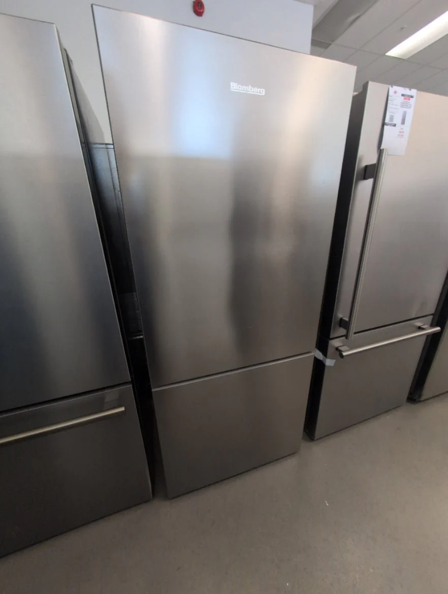 BRFB21612SS - REFRIGERATORS - Blomberg - Bottom Freezer - Stainless Steel - Open Box - Image 4