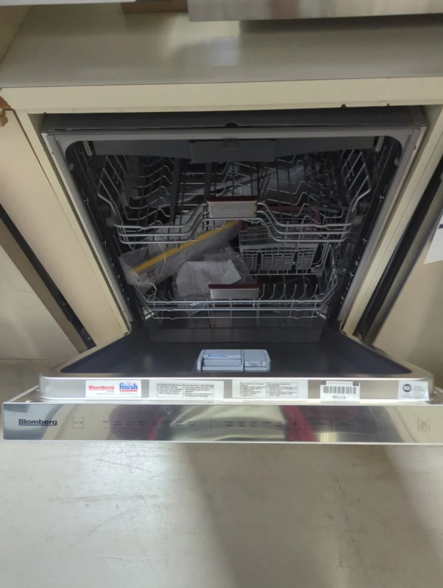 DWT81800SSIH - DISHWASHERS - Blomberg - Top Controls - Stainless Steel - Open Box - Image 4