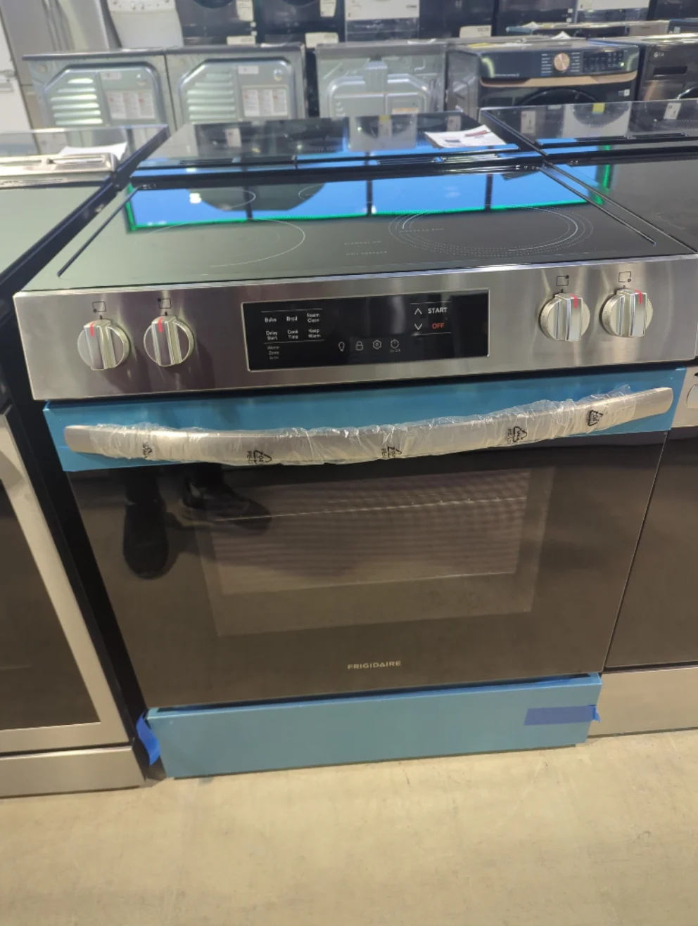 FCFE306CAS - RANGES - Frigidaire - Electric - Stainless Steel - Open Box - Image 2