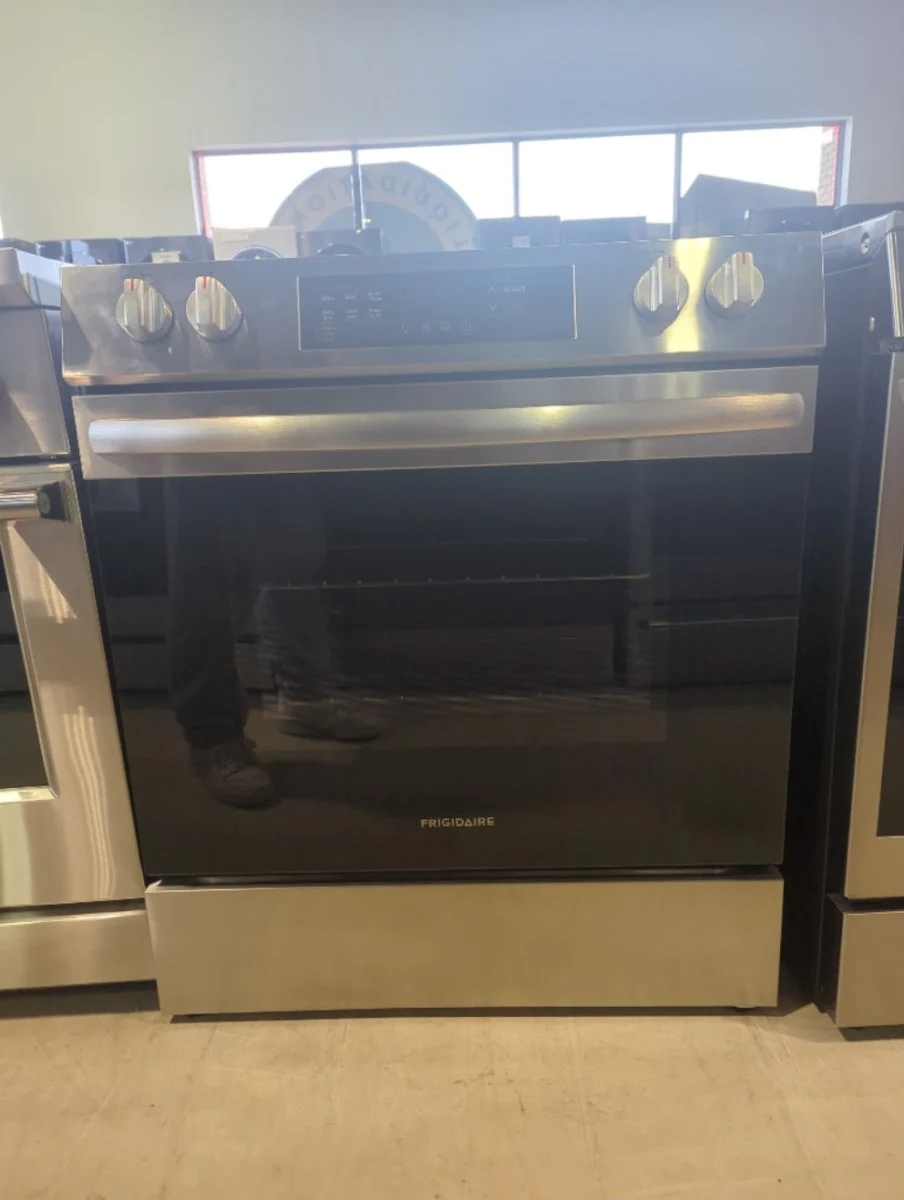 FCFE306CAS - RANGES - Frigidaire - Electric - Stainless Steel - Open Box - Image 2