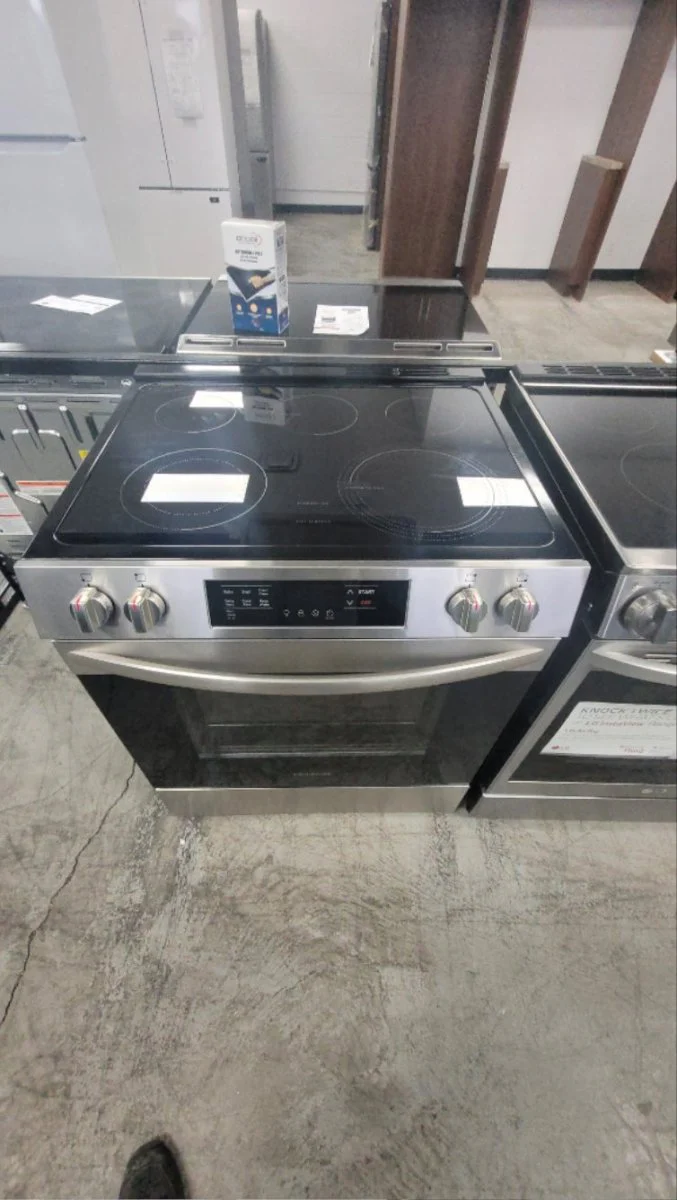 FCFE306CAS - RANGES - Frigidaire - Electric - Stainless Steel - Open Box - Image 2