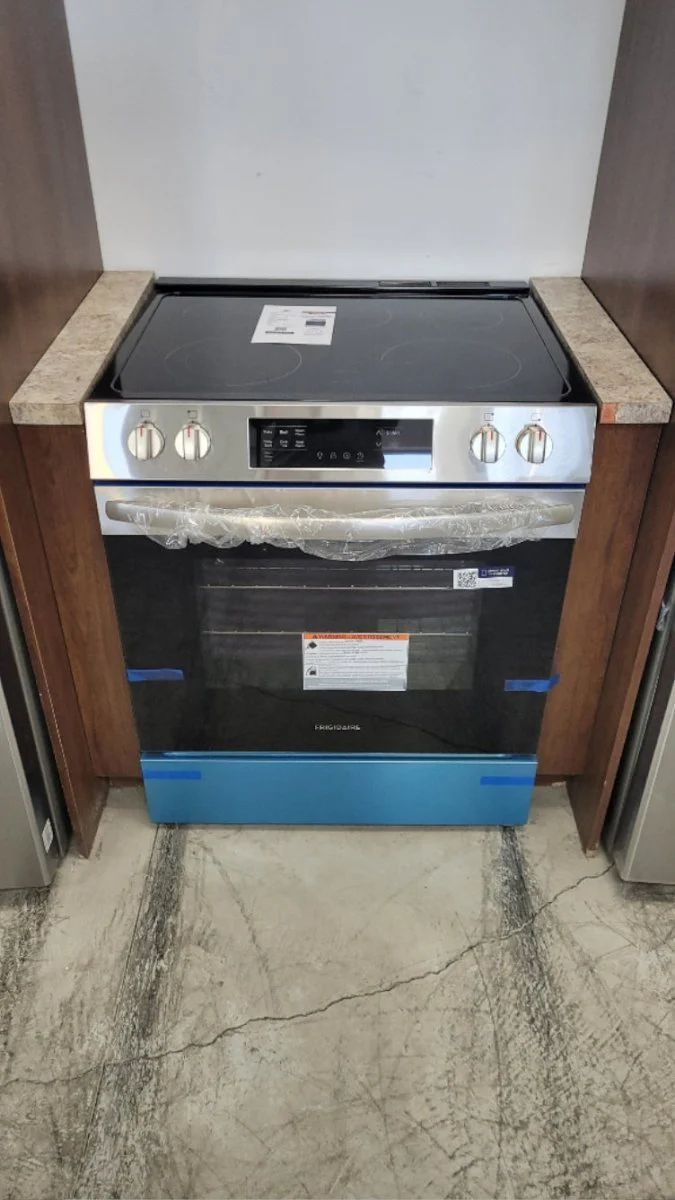 FCFE306CAS - RANGES - Frigidaire - Electric - Stainless Steel - Open Box - Image 2