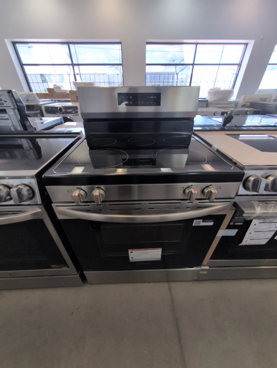 FCRE306CAS - RANGES - Frigidaire - Electric - Stainless Steel - Open Box - Image 2