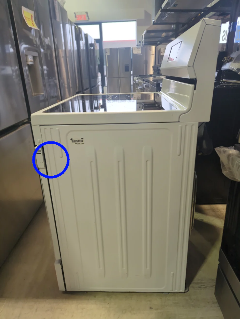 FCRE306CAW - RANGES - Frigidaire - Electric - White - Open Box - Image 4