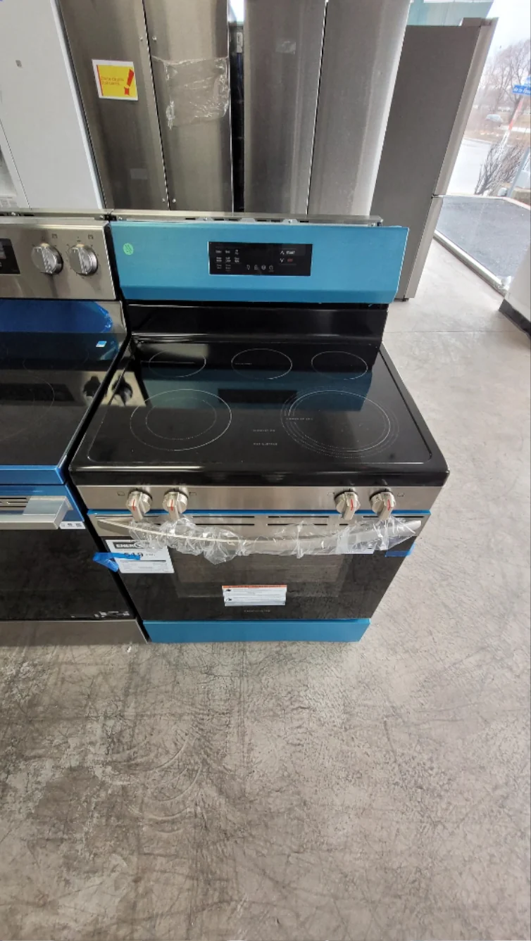 FCRE308CAS - RANGES - Frigidaire - Electric - Stainless Steel - Open Box - Image 2