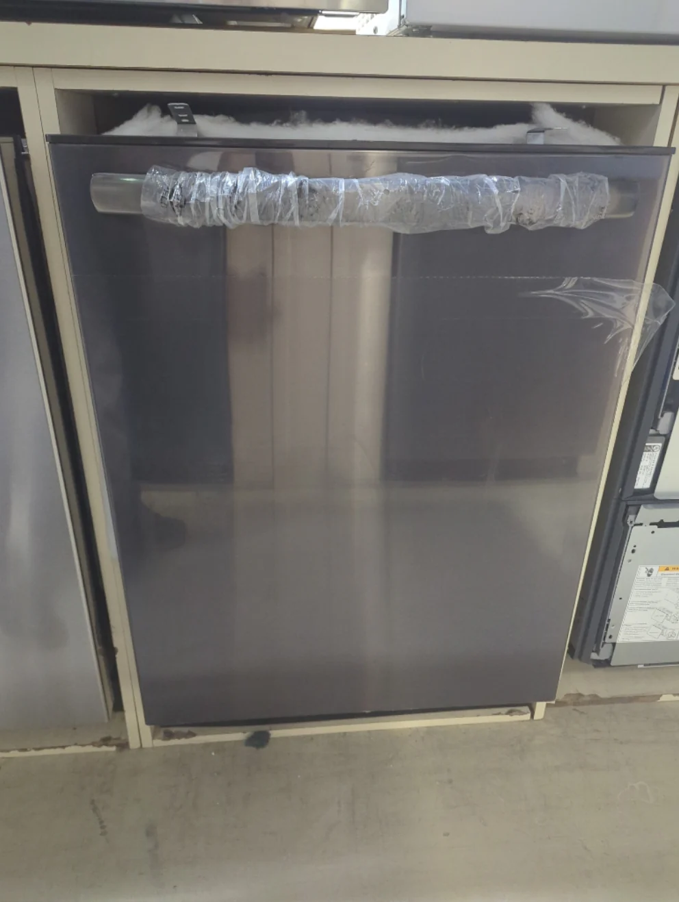 FDPH4316AD - DISHWASHERS - Frigidaire - Top Controls - Black Stainless - Open Box - Image 2