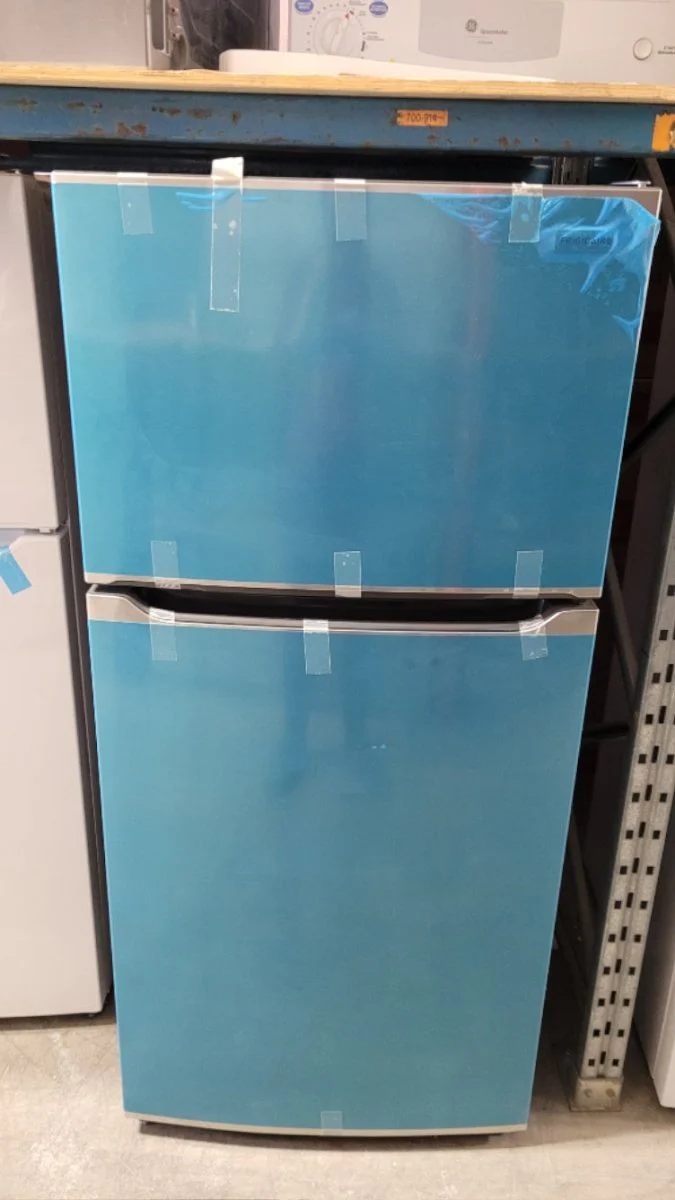 FFTR1835VS - REFRIGERATORS - Frigidaire - Top Freezer - Stainless Steel - Open Box - Image 2