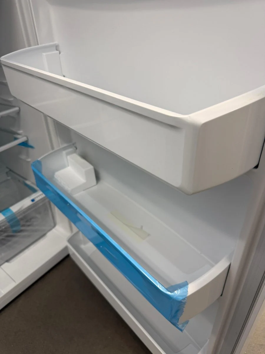 FFTR1835VW - REFRIGERATORS - Frigidaire - Top Freezer - White - Open Box - Image 6