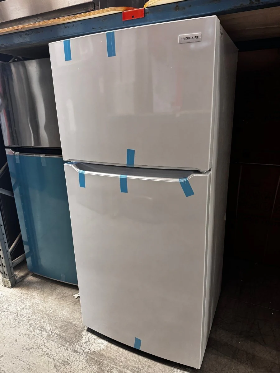 FFTR1835VW - REFRIGERATORS - Frigidaire - Top Freezer - White - Open Box - Image 3