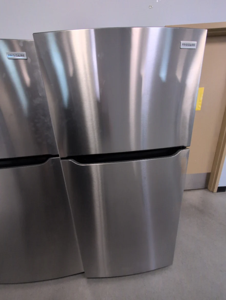 FFTR2045VS - REFRIGERATORS - Frigidaire - Top Freezer - Stainless Steel - Open Box - Image 2