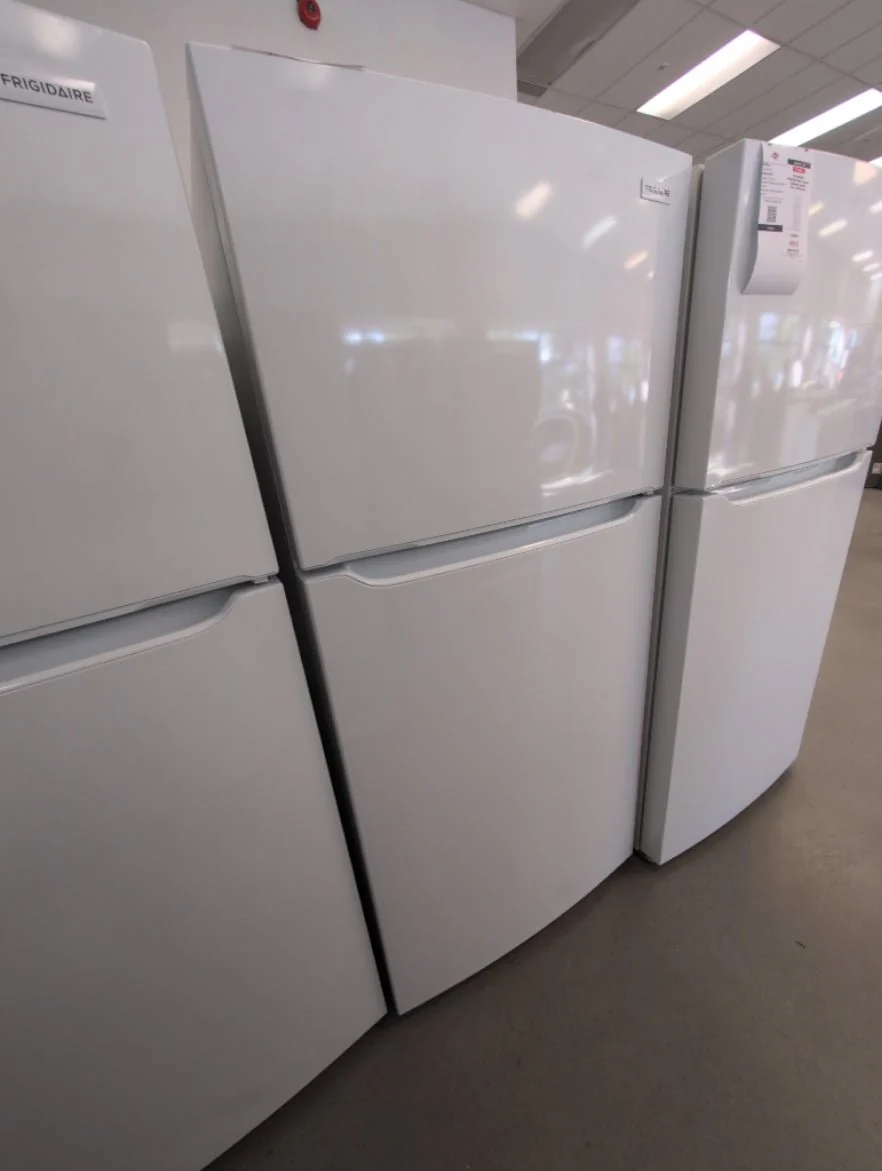 FFTR2045VW - REFRIGERATORS - Frigidaire - Top Freezer - White - Open Box - Image 2