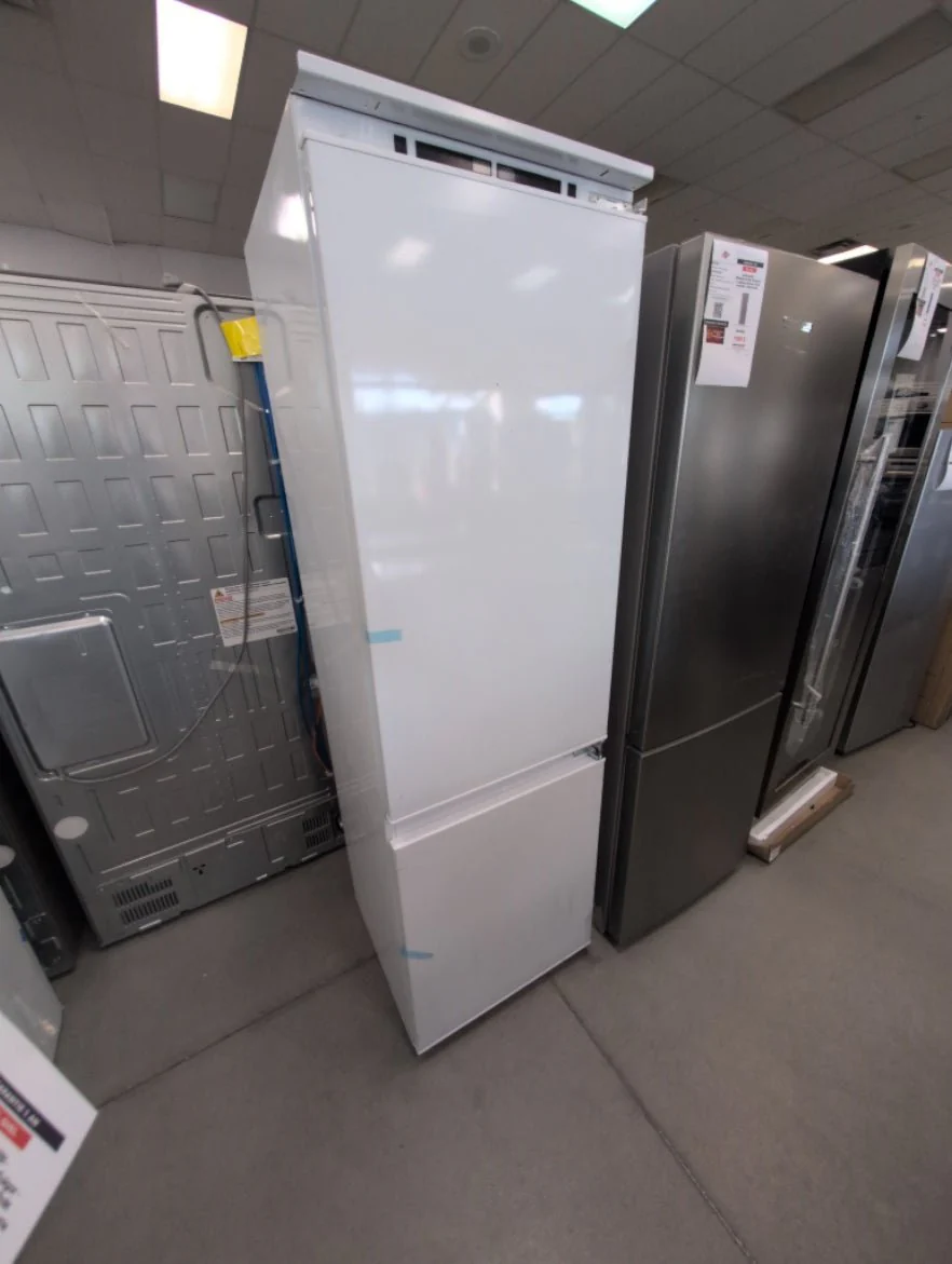 FM4BM22FBI - REFRIGERATORS - Fulgor - Bottom Freezer - Panel Ready - Open Box - Image 2