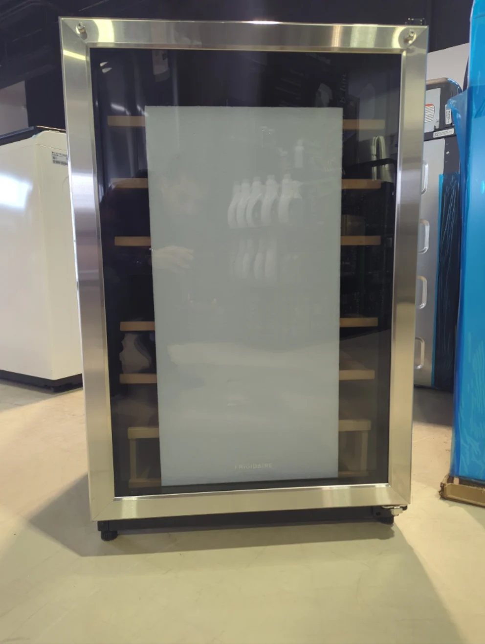 FRWW4543AS - WINE STORAGE - Frigidaire - Stainless Steel - Open Box - Image 2