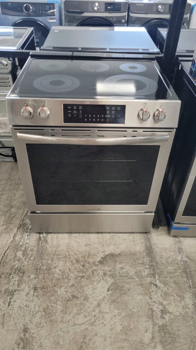 GCFE305CBF - RANGES - Frigidaire - Electric - Stainless Steel - Open Box - Image 4