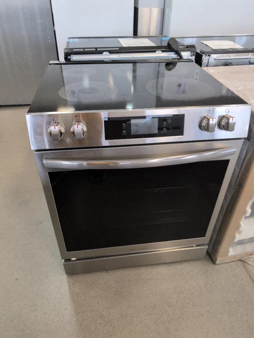 GCFE307CBF - RANGES - Frigidaire - Electric - Stainless Steel - Open Box - Image 2