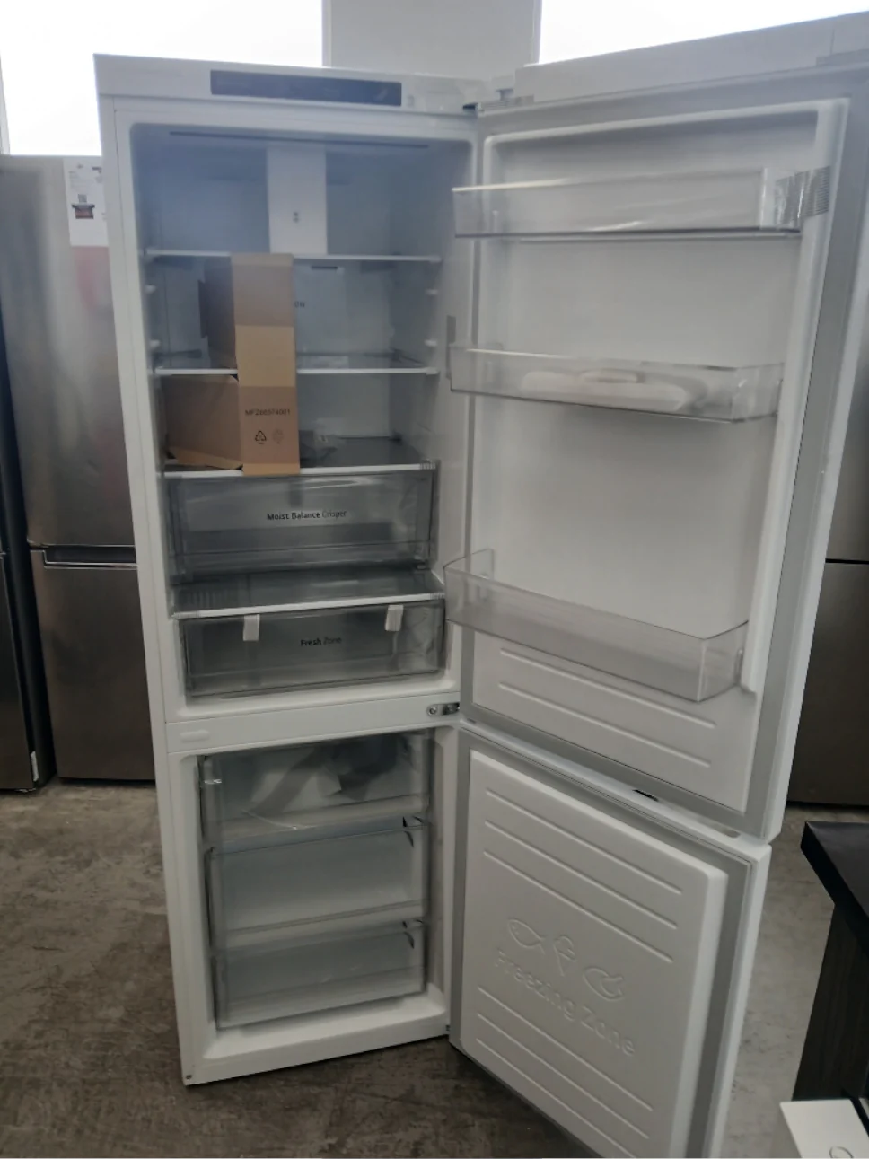 LBNC12231W - REFRIGERATORS - LG - Bottom Freezer - White - Open Box - Image 2