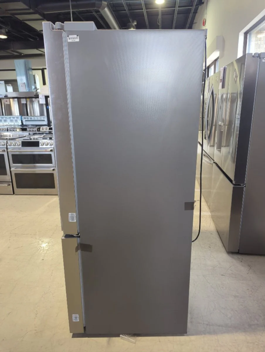LF20C6330S - REFRIGERATORS - LG - French 3-Door - Stainless Steel - Open Box - Image 3