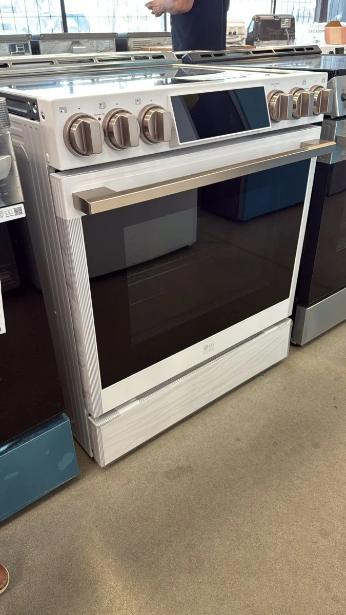 LSIS6338NE - RANGES - LG STUDIO - Electric - Stainless Steel - Open Box - Image 3
