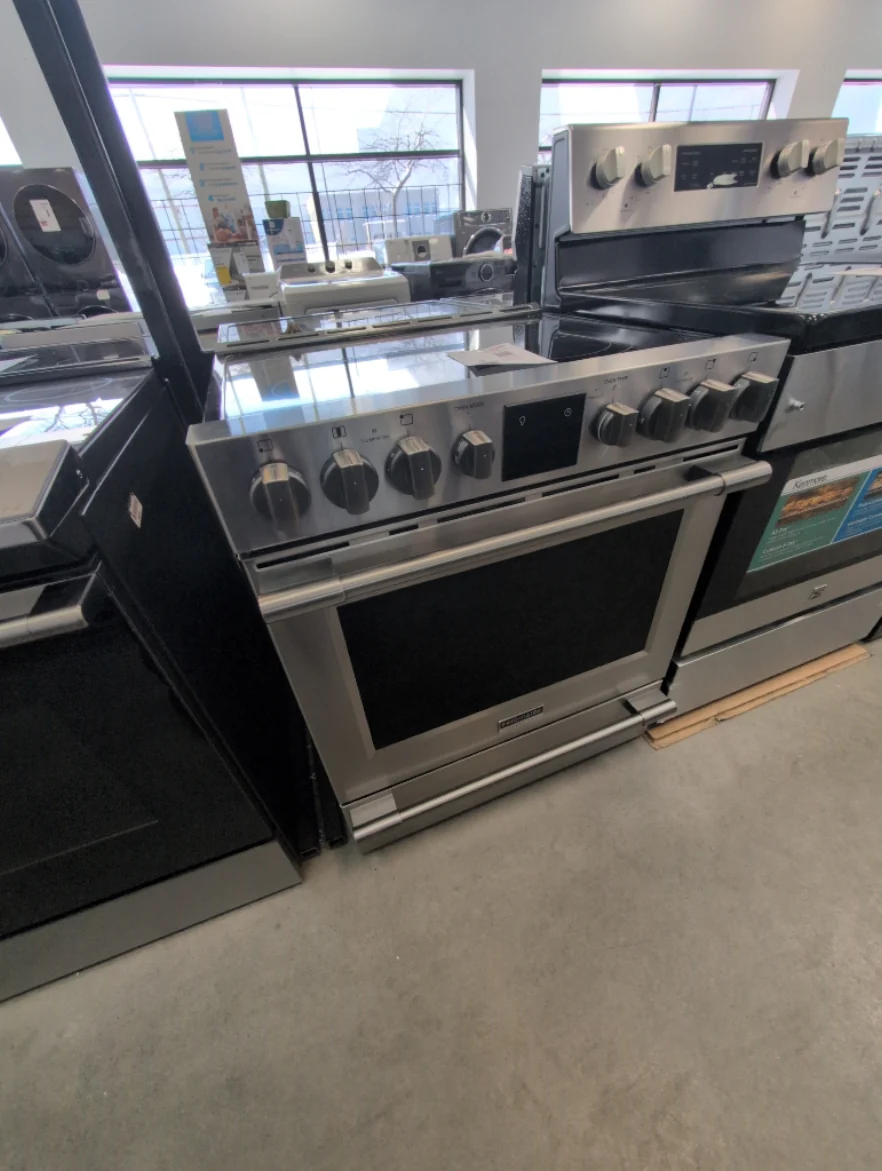 PCFE307CAF - RANGES - Frigidaire Professional - Electric - Stainless Steel - Open Box - Image 3