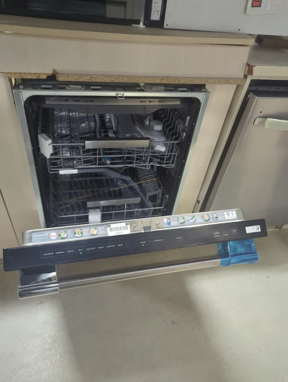 PDSH4816AF - DISHWASHERS - Frigidaire Professional - Top Controls - Stainless Steel - Open Box - Image 3